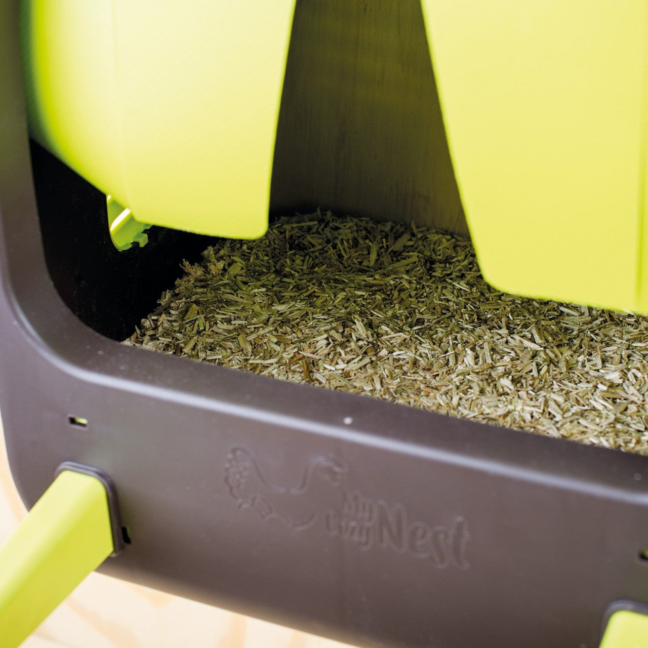 My Cozy Nesting Box for Poultry